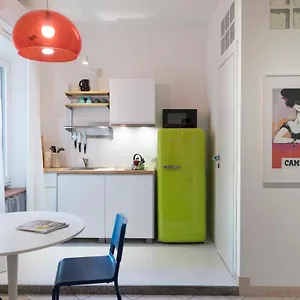 Xenia - Stylish Colorful Apt- Upbeat & Well-connected Area Appartamento